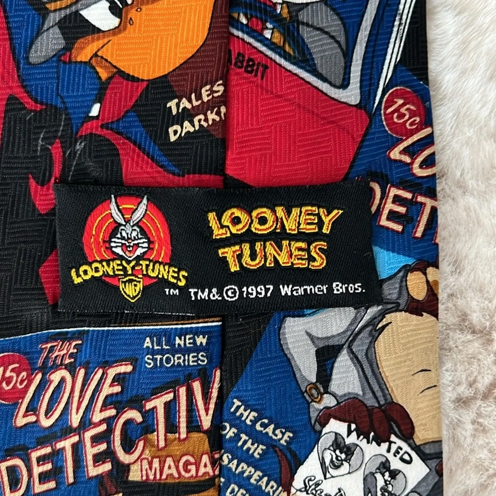 Vintage LOONEY TUNES 1997 Detective Mystery Themed Bugs Bunny Cartoon Tie